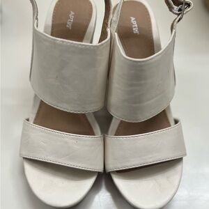 Apt. 9 Women's Cream Heels